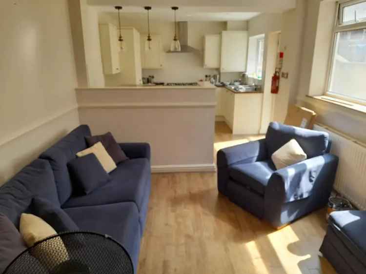 6 bedroom terraced house to rent