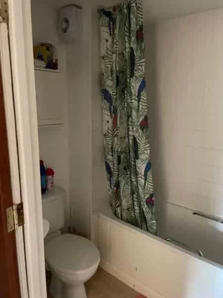 2 Bed Pet-Friendly Flat Village Location Parking Garden