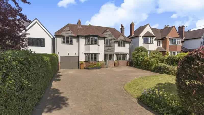 5 bedroom detached house for sale