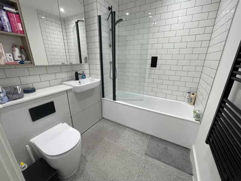 2 Bedroom Luxury Apartment Near East India DLR