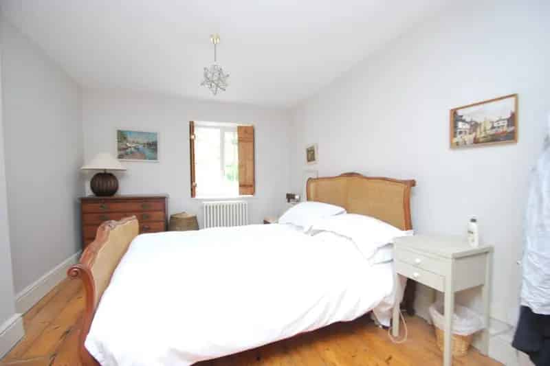 Charming 2-Double Bedroom Cottage Near City Centre