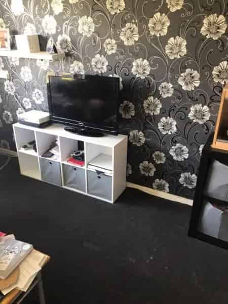 2-Bed House Near Schools Shops Transport
