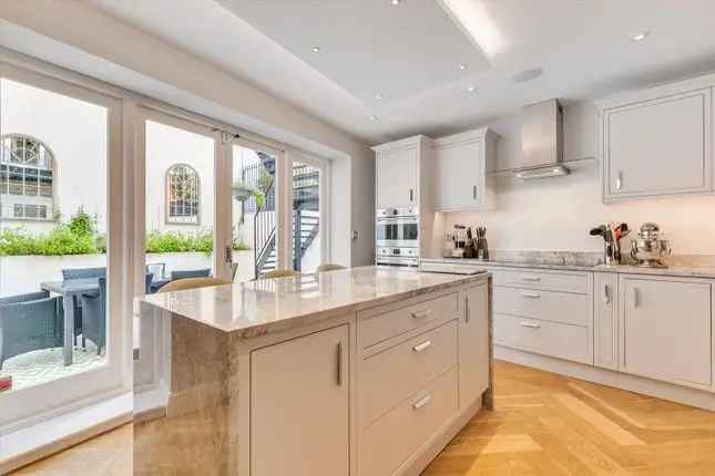 Elegant 5-Floor Georgian Townhouse Near Clapham Common