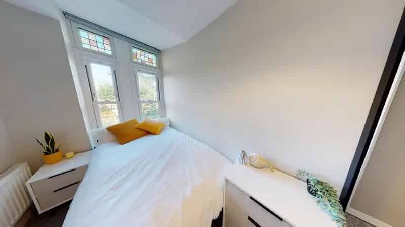 6 Bedroom Flat to Rent for Students and Young Graduates