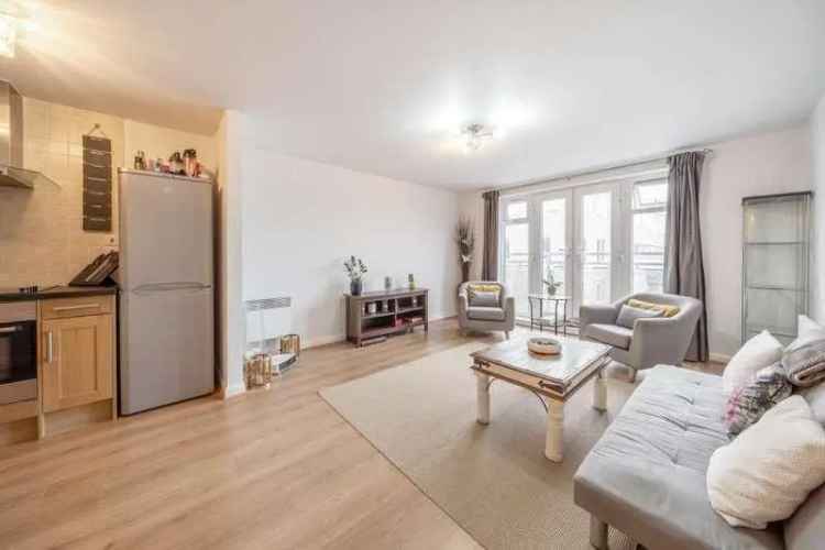 2 bed flat for sale