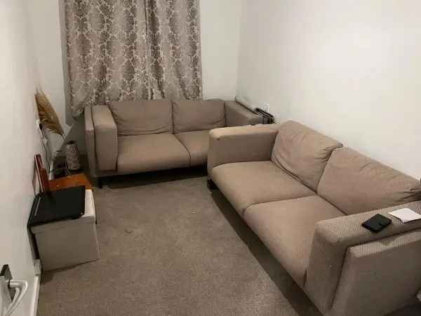 Large One Bedroom Flat Near Public Transport