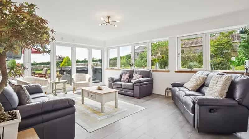 Wester Dron Farmhouse: Stunning Views and Modern Amenities