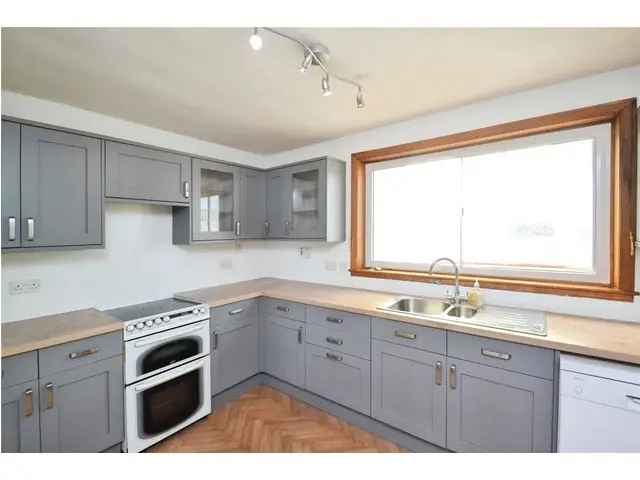 2 Bedroom Bungalow for Sale - Extended Living Space and Modern Amenities