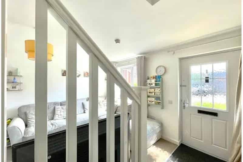 2 Bed Terraced House with Garden and Parking