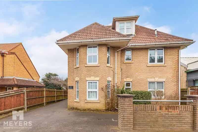 2 Bedroom Ground Floor Apartment Southbourne Beach