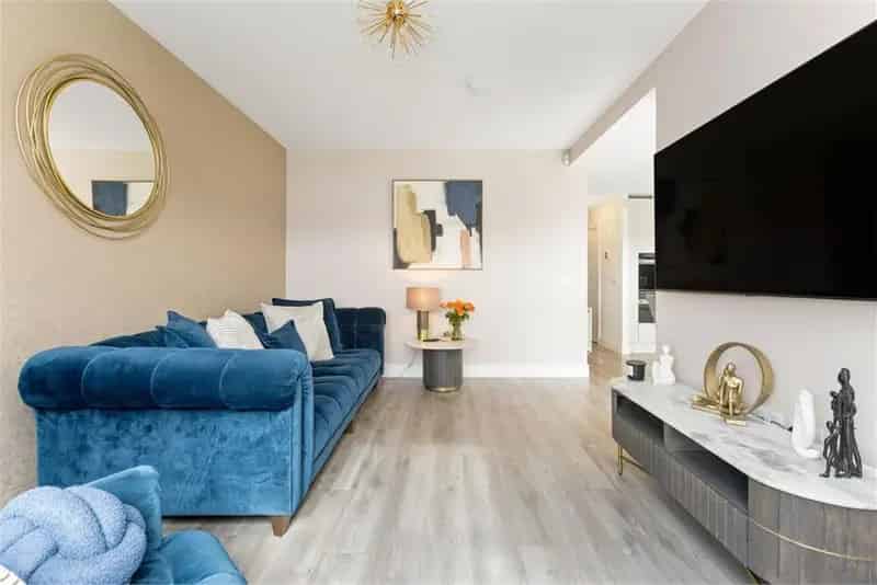 4 Bed House - Detached with 2 Reception Rooms