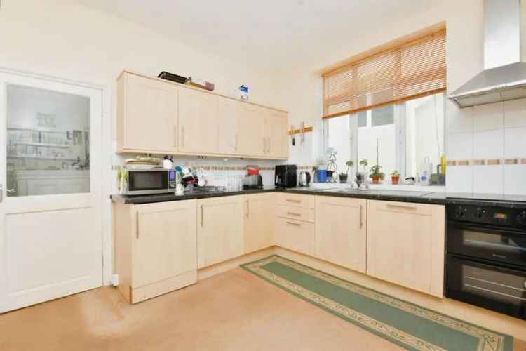 Two Bedroom Bungalow in Peverell Near Amenities