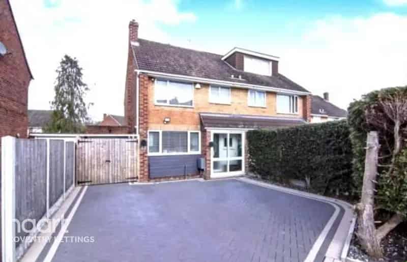 3 Bedroom Semi Detached House To Rent