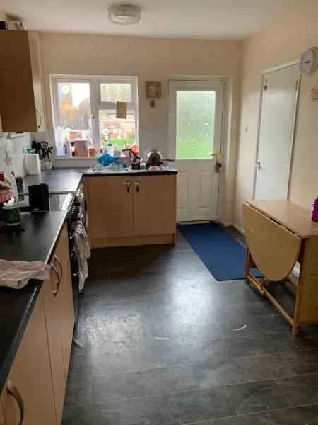 House For Rent in Whitchurch, England