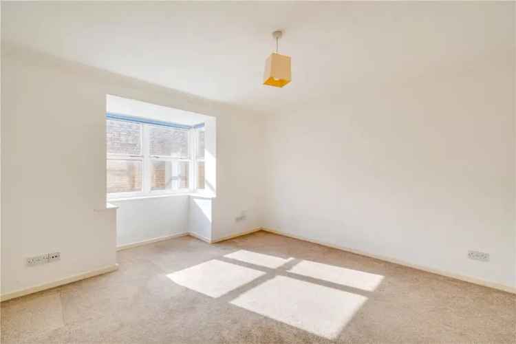 Apartment For Sale in London, England