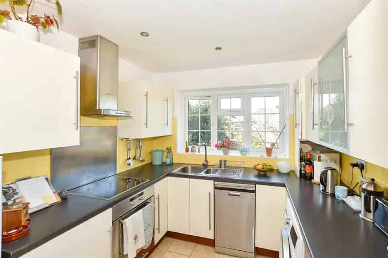 2 Bedroom Maisonette for Sale