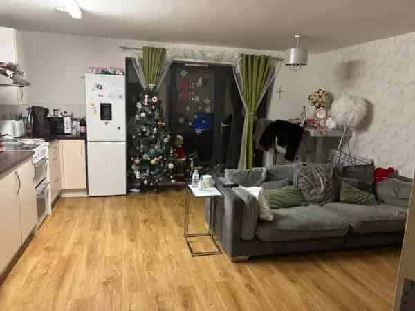 Large Two Bedroom Riverside Apartment with Disabled Access