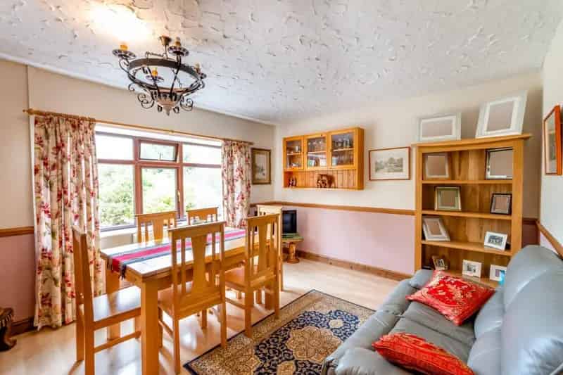 5 bedroom Bungalow
 For Sale 
Total Size: 1604 SQ FT