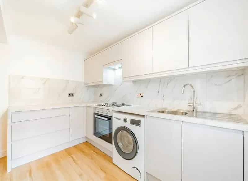 Refurbished 2-Bed Apartment Maida Vale Near Transport