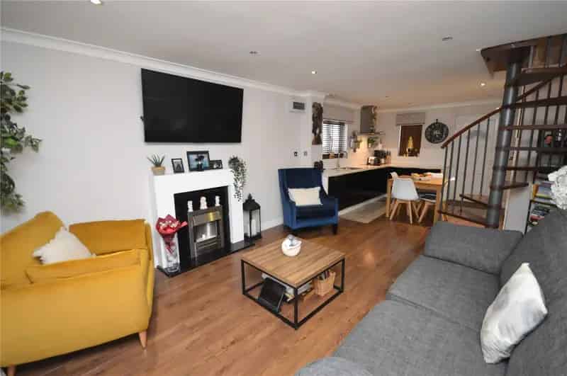 Three Bedroom Semi-Detached Home Near M62 and M1