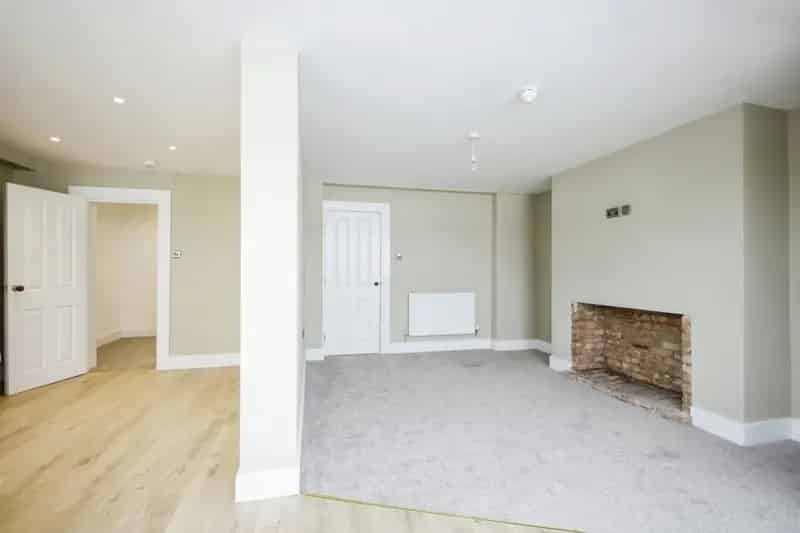 Luxury 2-Bed Apartment Near Eastbourne Seafront