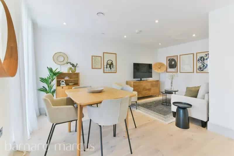 Superb 1-Bed Apartment Abbey Wall 538sqft Balcony