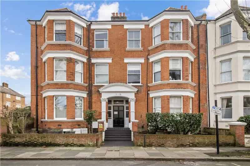 3 Bedroom Flat Kennington London Chain Free Period Conversion