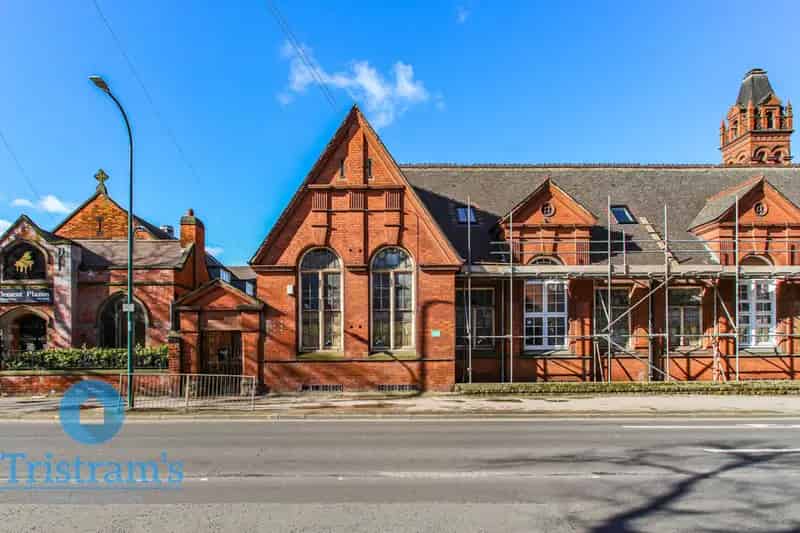 4 Bedroom Student Apartment with En-suite Rooms and Modern Amenities