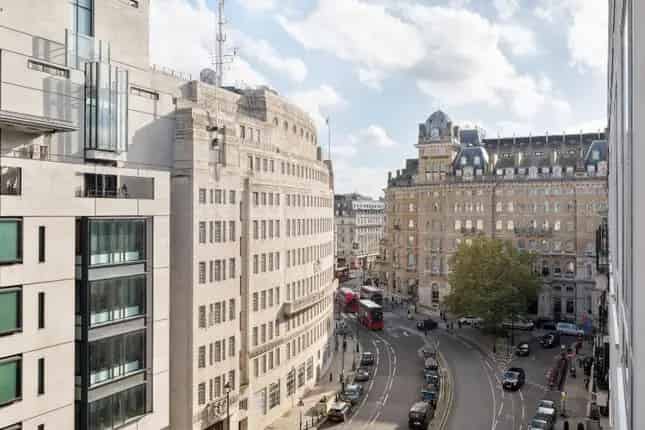 Luxury 3-Bed Sub-Penthouse Apartment Marylebone