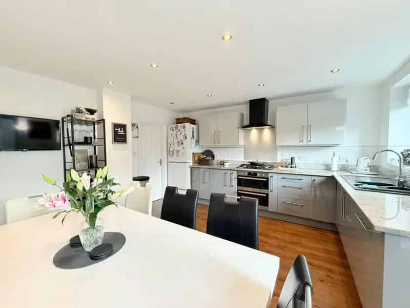 4 Bedroom Semi-Detached House for Sale
