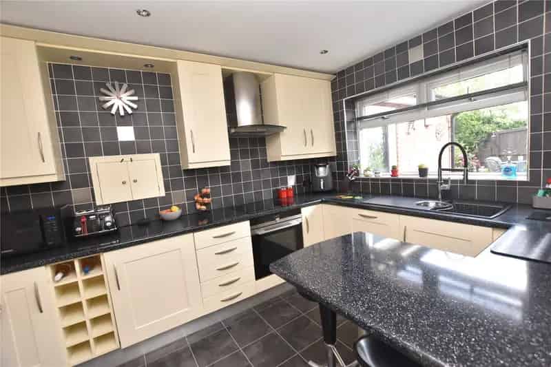 Four Double Bedroom Detached Family Home Guiseley