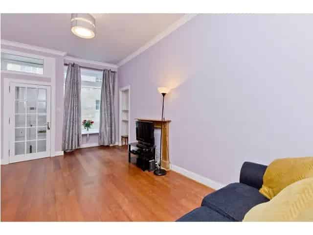 3 Bedroom Flat for Sale in Stockbridge, Edinburgh