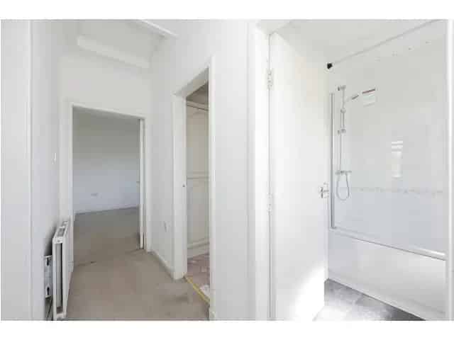 2 Bedroom Flat for Sale Garden Garage Driveway
