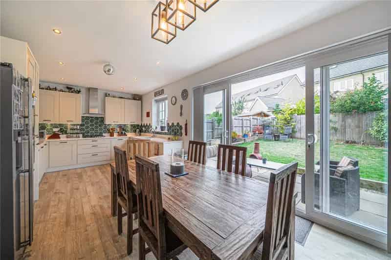 4 Double Bed Detached House in Horsforth