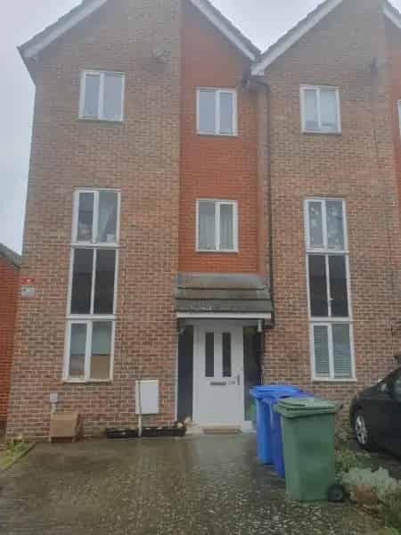 Faversham Family Townhouse Near Seaside and Amenities
