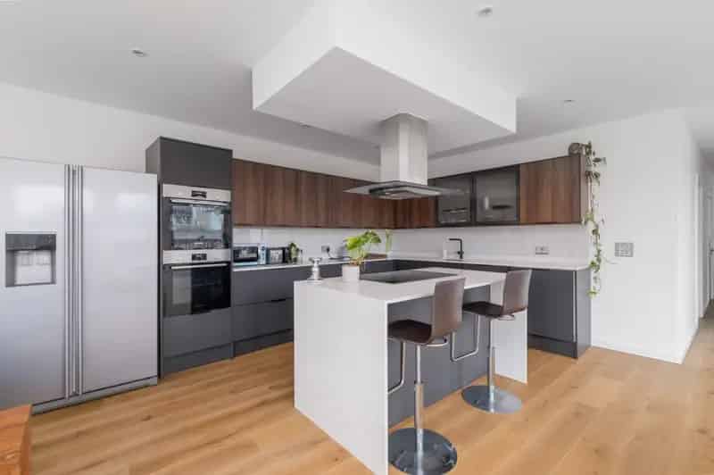 2 Bedroom Penthouse Apartment for Sale in Aldgate