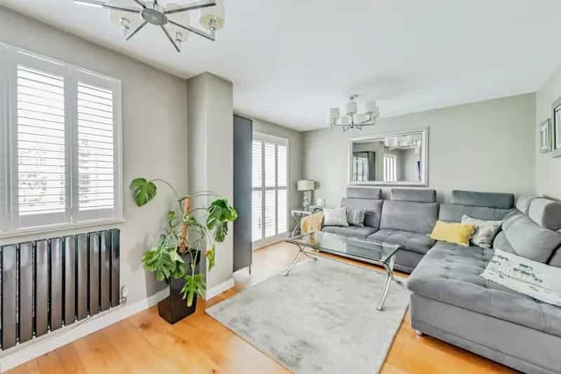 5 Bed 3 Bath Family Home with Garden and Garage