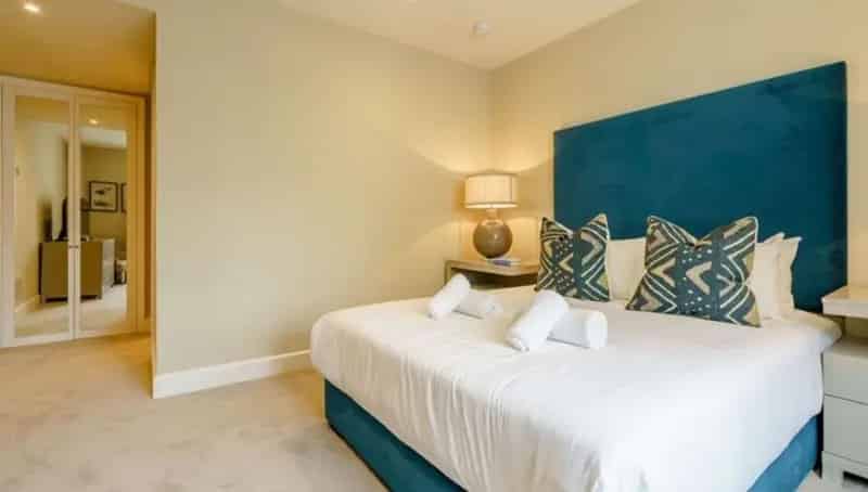 2 Bedroom Canary Wharf Apartment with Stunning Views