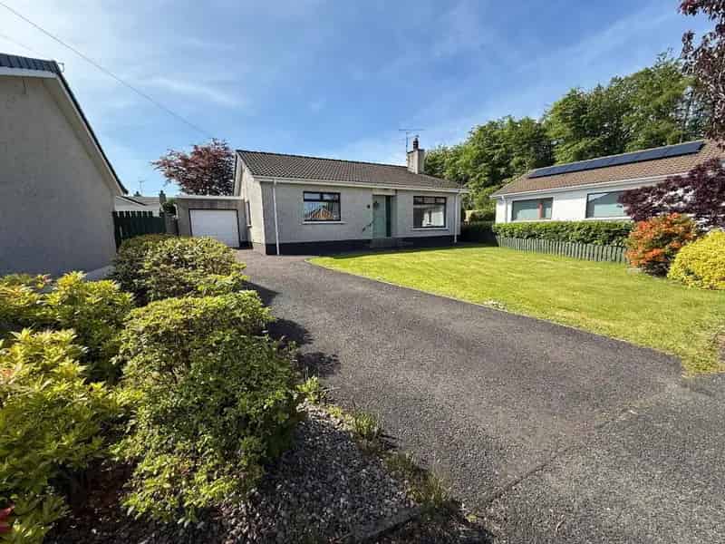 Three Bedroom Detached Bungalow Near Shops and Schools