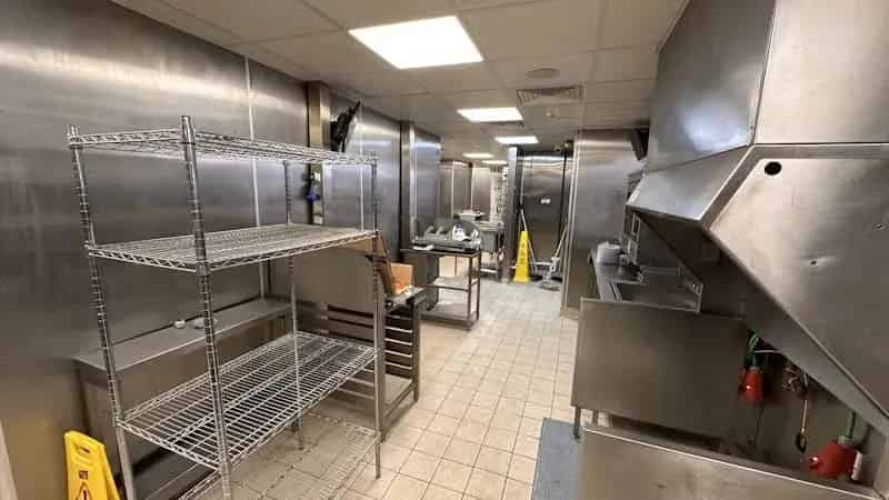 Fully Fitted Restaurant Takeaway Unit To Let