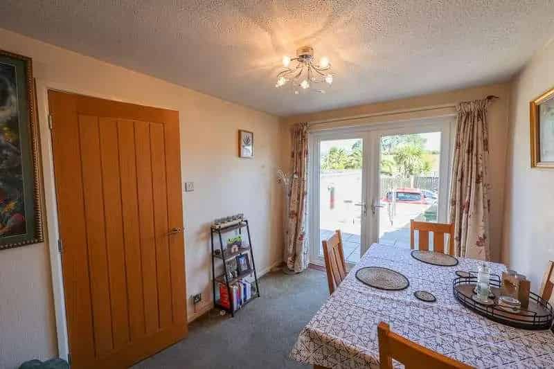 3 Bed House for Sale Near Shops and Schools