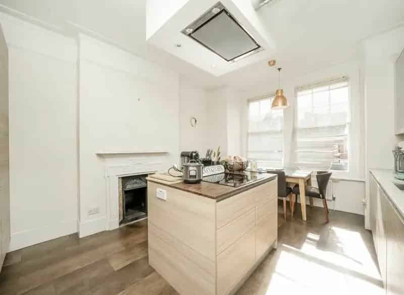 Spacious Maisonette with Parking Brondesbury Conservation Area