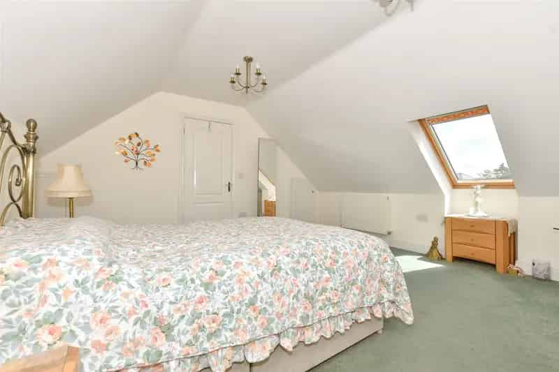 3 Bedroom Chalet Bungalow For Sale