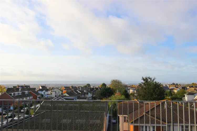 2 bedroom penthouse in Hadleigh