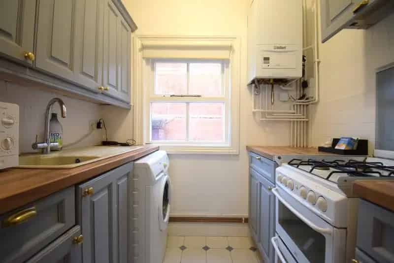 1 Bedroom Duplex Apartment Near Town Centre and Railway Station