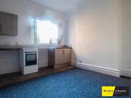 1 Room Flat Birmingham City Centre Modern Bedsit