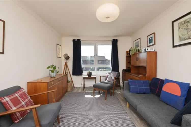 2 Bed Flat Others with 1 Reception Room