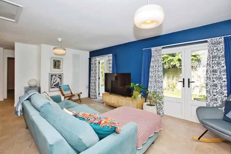 3 Bed House with Garage and Gardens