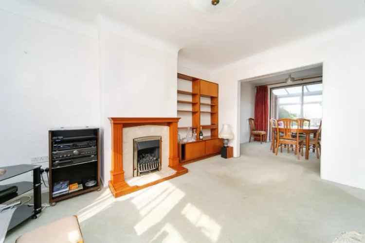3 Bed House with Conservatory and Garage