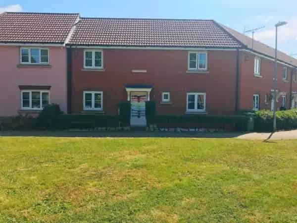 3 Bedroom House with Garage and Parking